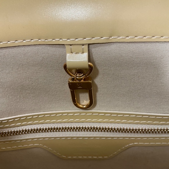 Louis Vuitton pale yellow Vernis patent leather handbag - Picture 2 of 11